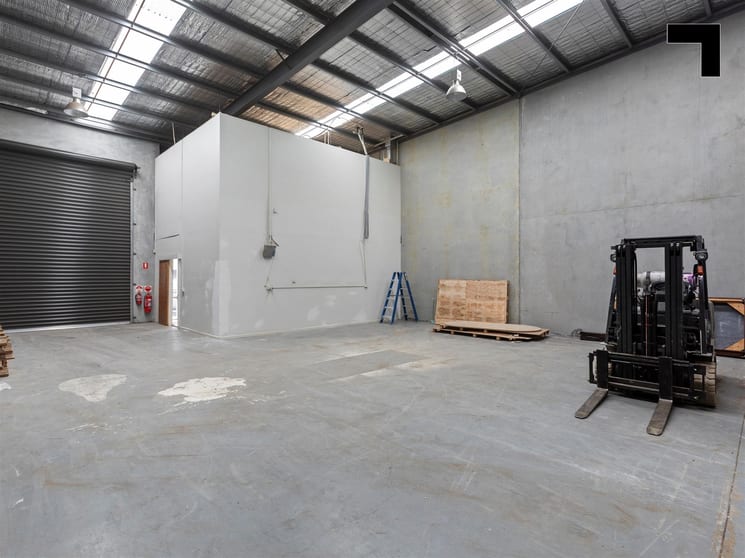 Click to view all images 7/31-37 Howleys Road Notting Hill VIC 3168 - Image 2