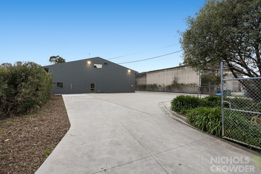 Click to view all images 32 Brasser Avenue Dromana VIC 3936 - Image 2