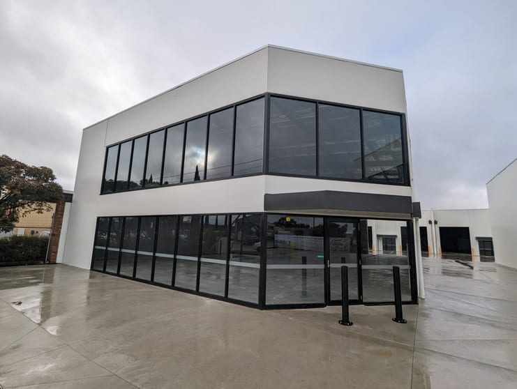 Click to view all images 2/27 Laidlaw Drive Delacombe VIC 3356 - Image 2