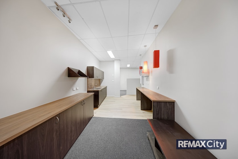 Click to view all images 2B/595 Wynnum Road Morningside QLD 4170 - Image 3
