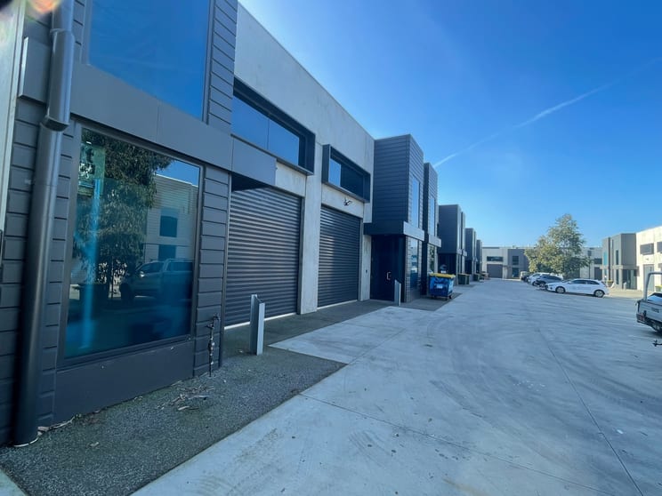 Click to view all images UNIT 13/15 EARSDON STREET Yarraville VIC 3013 - Image 2