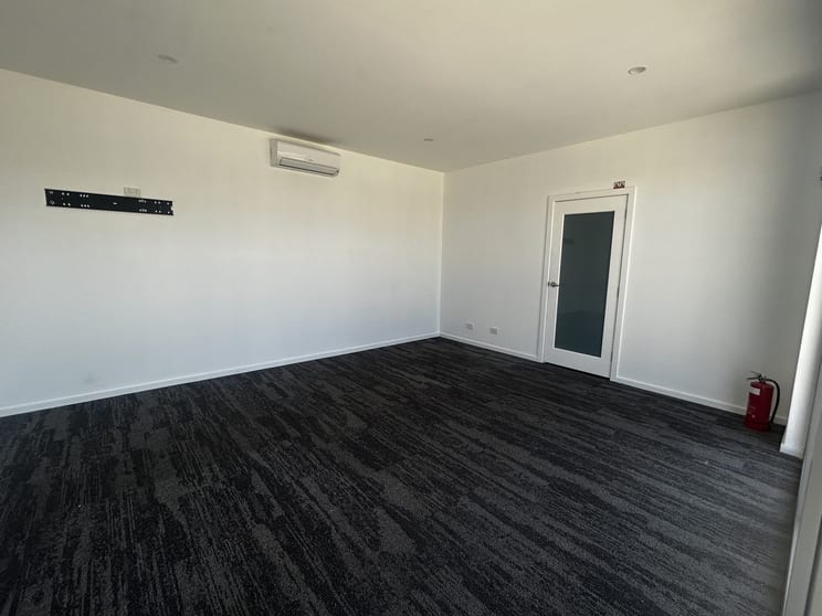 Click to view all images 2/29 Riverside Drive Mayfield West NSW 2304 - Image 2