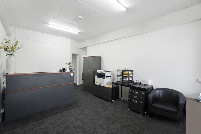 Click to view all images Shop 2/32 Takalvan Street Svensson Heights QLD 4670 - Image 3