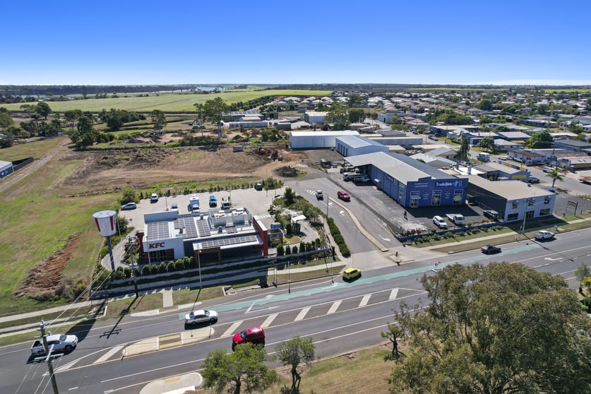 Click to view all images 3b/93 Bargara Road Bundaberg East QLD 4670 - Image 2