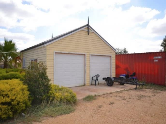 Click to view all images 84-132 Brooklyn Drive Brookfield VIC 3338 - Image 3