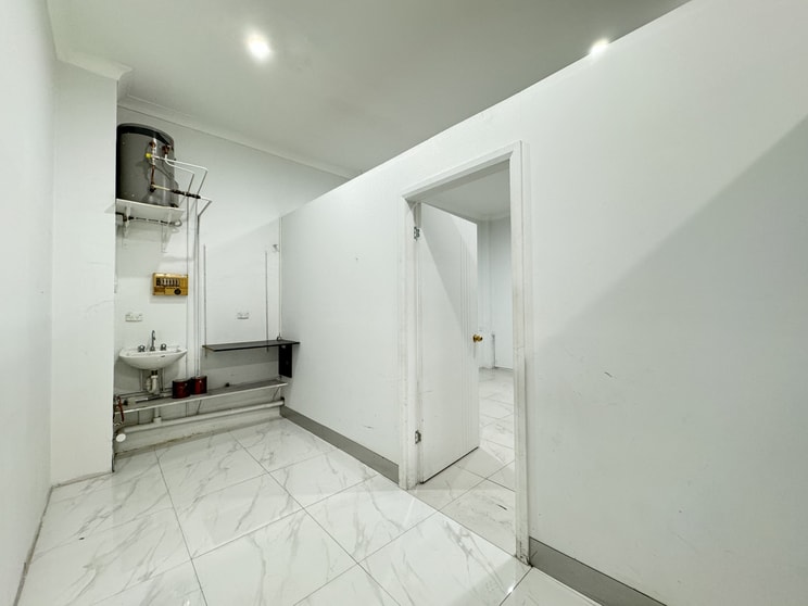 Click to view all images 2-3/372 Chapel Road Bankstown NSW 2200 - Image 3