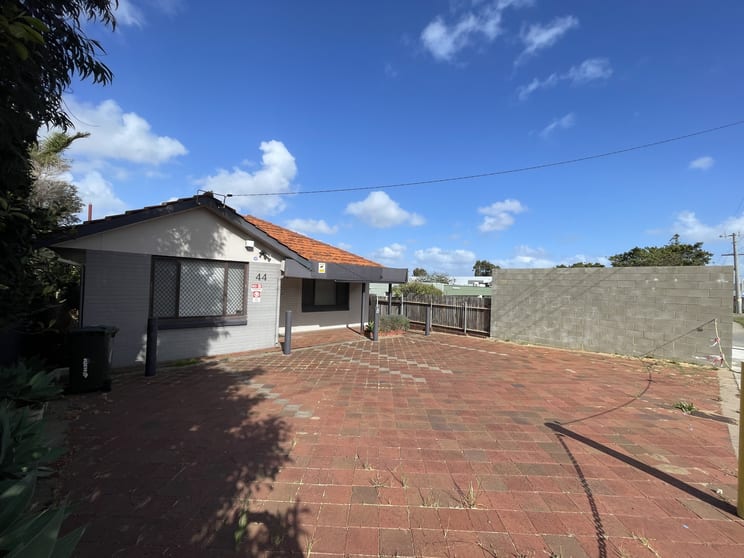 Click to view all images 44 Victor Street Hilton WA 6163 - Image 3