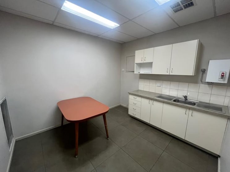 Click to view all images Unit 2/99-101 Elsham Avenue Orange NSW 2800 - Image 3