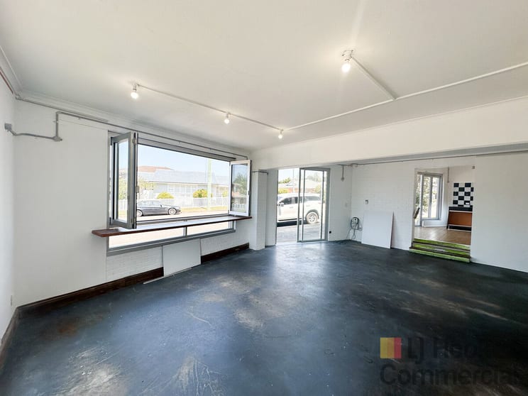 Click to view all images 3/104 Pacific Street Toowoon Bay NSW 2261 - Image 2