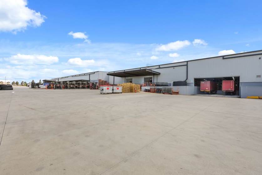 Click to view all images Unit 2, 9-15 Andretti Court Truganina VIC 3029 - Image 5