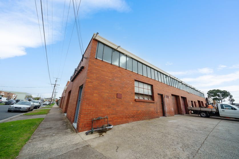 Click to view all images 2/6-8 Henley Court Moorabbin VIC 3189 - Image 2