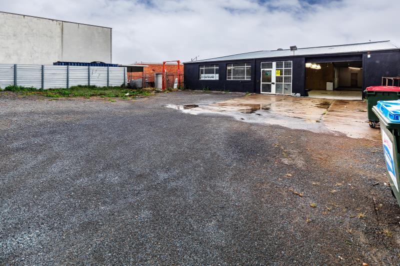 Click to view all images 28 Yass Road Queanbeyan East NSW 2620 - Image 3