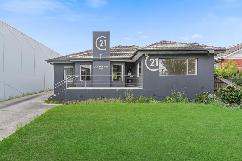 Click to view all images 10 Wheeler Street Berwick VIC 3806 - Image 1