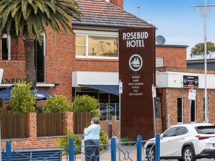 Click to view all images Shop 10/35 Wannaeue Place Rosebud VIC 3939 - Image 2