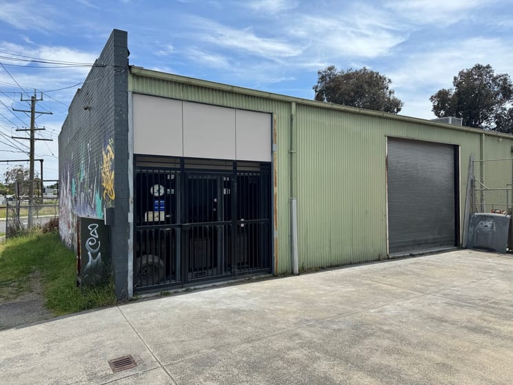 Click to view all images 1/1 Barry Street Bayswater VIC 3153 - Image 3