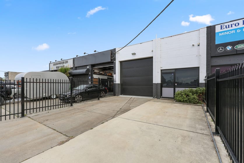 Click to view all images 21 Boundary Road Mordialloc VIC 3195 - Image 3