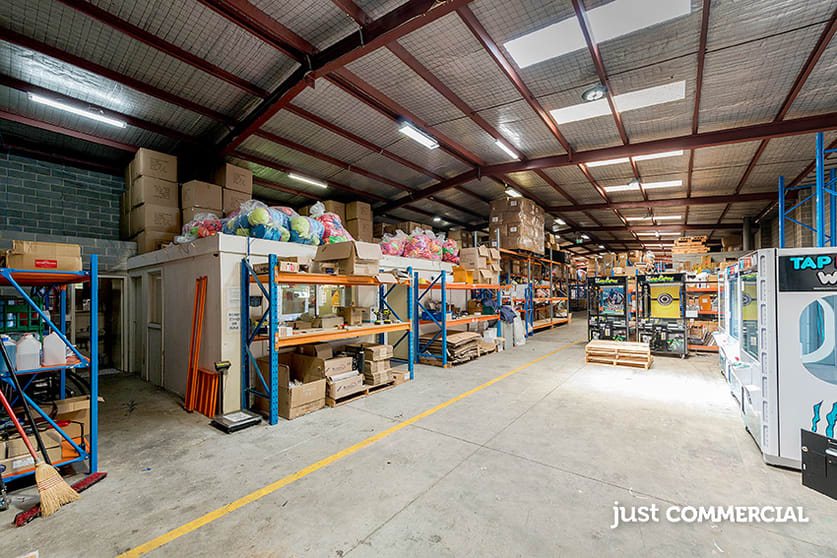 Click to view all images 14 Ardena Court Bentleigh East VIC 3165 - Image 3