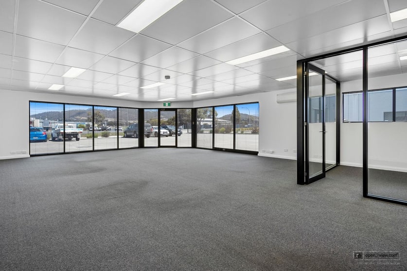 Click to view all images Unit 2/237 Kennedy Drive Cambridge TAS 7170 - Image 3