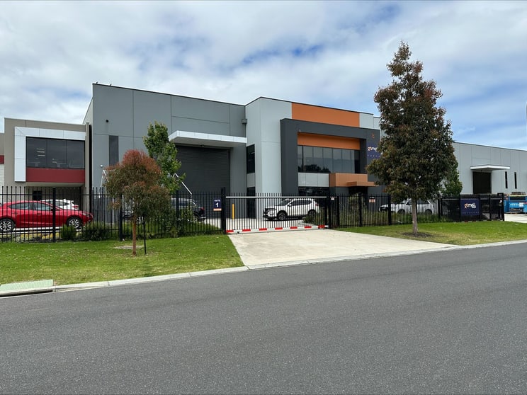 Click to view all images 8 Atlantic Drive Keysborough VIC 3173 - Image 2