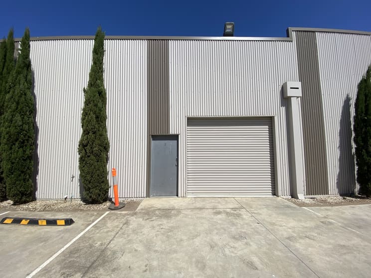 Click to view all images 2/15-21 Armstrong Street North Geelong VIC 3215 - Image 1