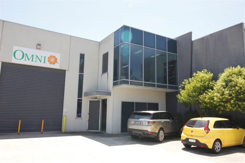 Click to view all images 17 LACEY STREET Croydon VIC 3136 - Image 1