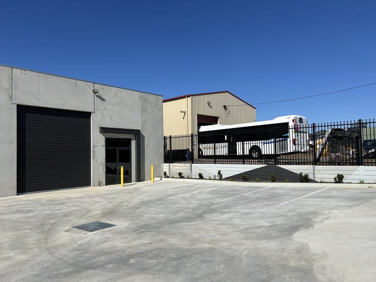 Click to view all images 1/27 Osborne Street Maddingley VIC 3340 - Image 1