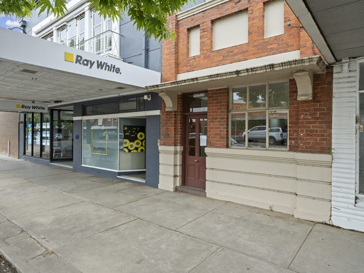 Click to view all images 18 Bridge Street East Benalla VIC 3672 - Image 2