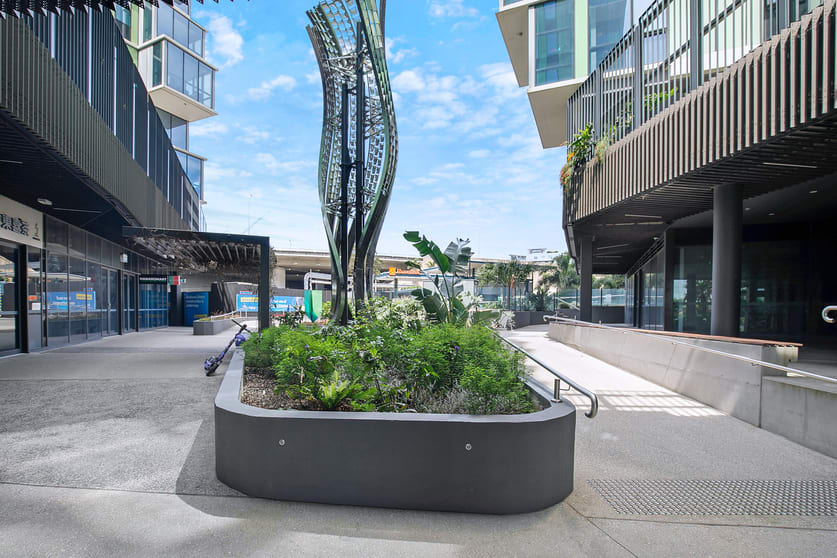 Click to view all images 2 Gillingham Street Woolloongabba QLD 4102 - Image 2