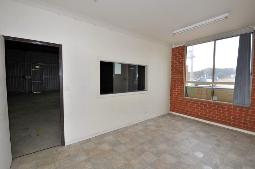 Click to view all images 233 Woodward Road Golden Square VIC 3555 - Image 2