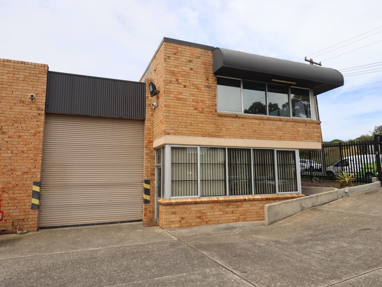 Click to view all images 1/38 Investigator Drive Unanderra NSW 2526 - Image 2