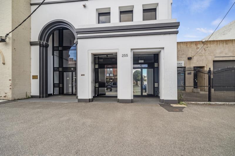 Click to view all images Ground/255 Park Street South Melbourne VIC 3205 - Image 2