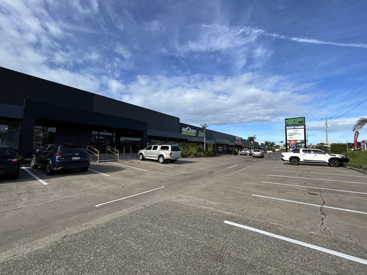 Click to view all images 114-142 Boat Harbour Drive Pialba QLD 4655 - Image 2