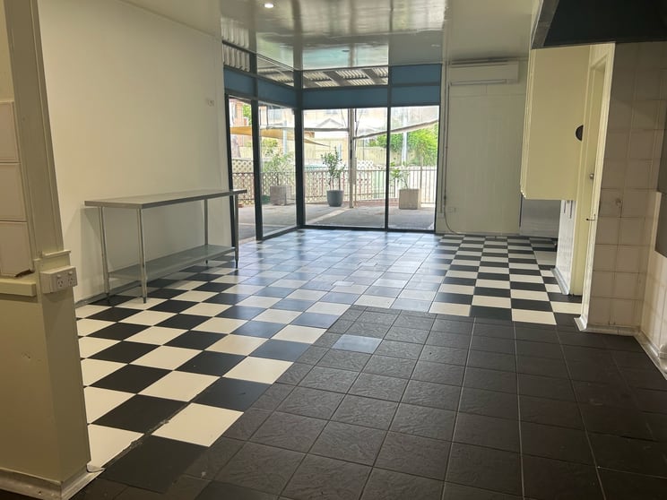 Click to view all images 2/65 sternberg Wanniassa ACT 2903 - Image 2