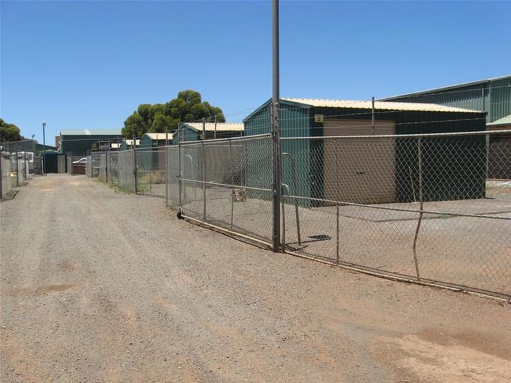 Click to view all images 5/5 Cunningham Drive West Kalgoorlie WA 6430 - Image 1