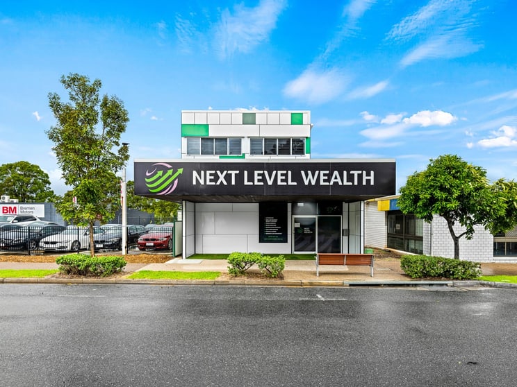 Click to view all images 320 Oxley Avenue Margate QLD 4019 - Image 1