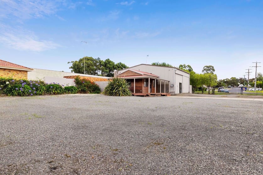 Click to view all images 1164 Geelong Road Mount Clear VIC 3350 - Image 1