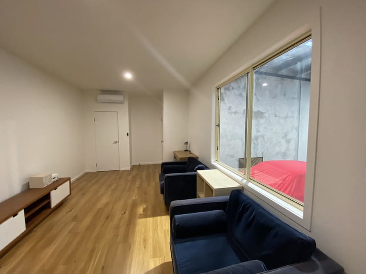 Click to view all images 6/11 Newcastle Street Newtown VIC 3220 - Image 3