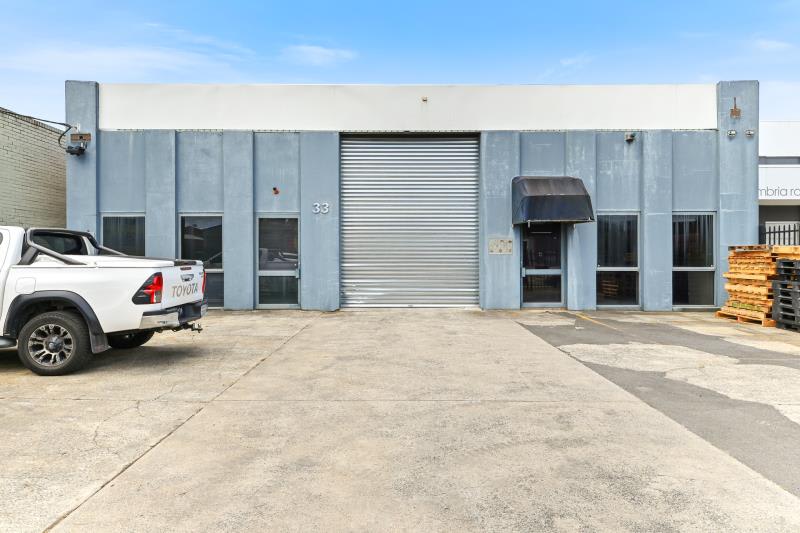 Click to view all images 33 Cambria Road Keysborough VIC 3173 - Image 1