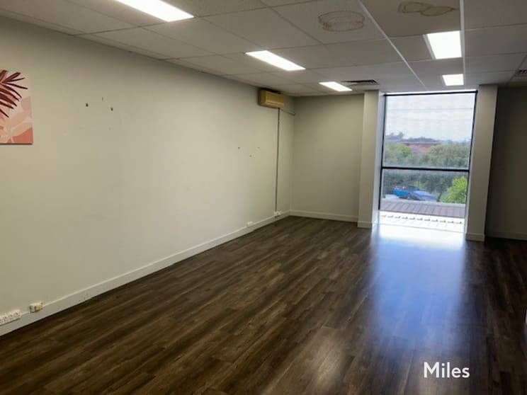 Click to view all images First Floor/33 May Road Lalor VIC 3075 - Image 3