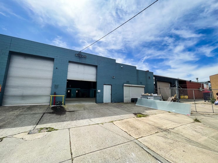 Click to view all images 2/17 Patrick Court Seaford VIC 3198 - Image 2