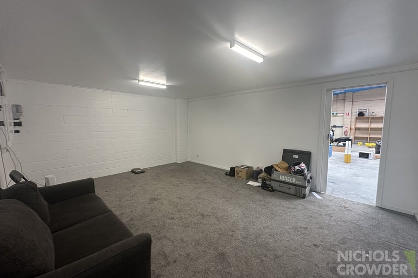 Click to view all images 2/1 Rosella Street Frankston VIC 3199 - Image 2