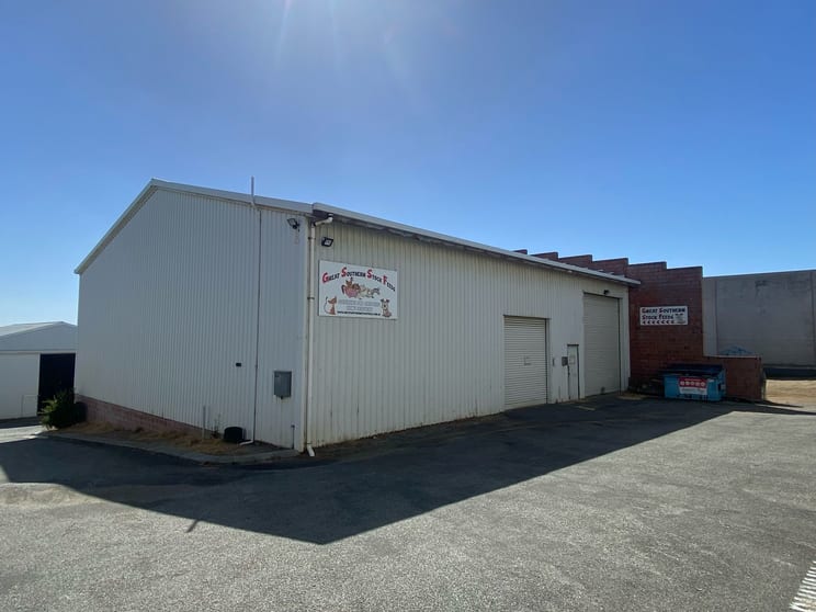 Click to view all images 2/170 Albany Highway Centennial Park WA 6330 - Image 2