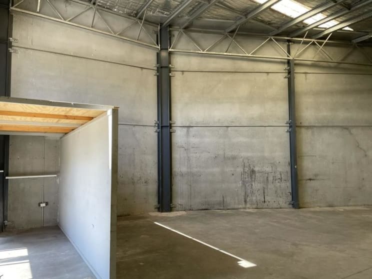 Click to view all images Unit 1/18 Kam Close Morisset NSW 2264 - Image 2