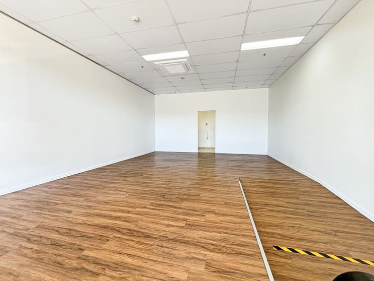 Click to view all images Shop 4/12 Otranto Avenue Caloundra QLD 4551 - Image 2