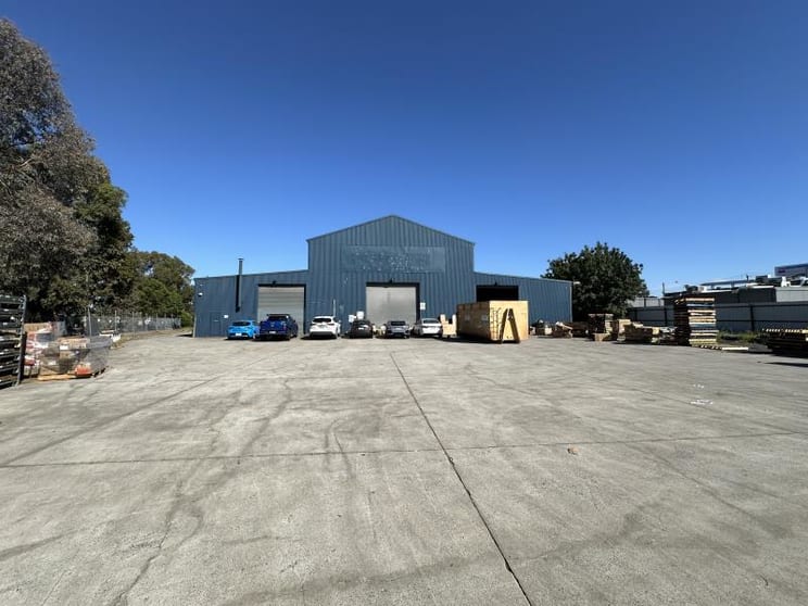 Click to view all images 21 Whittaker Street Maidstone VIC 3012 - Image 2