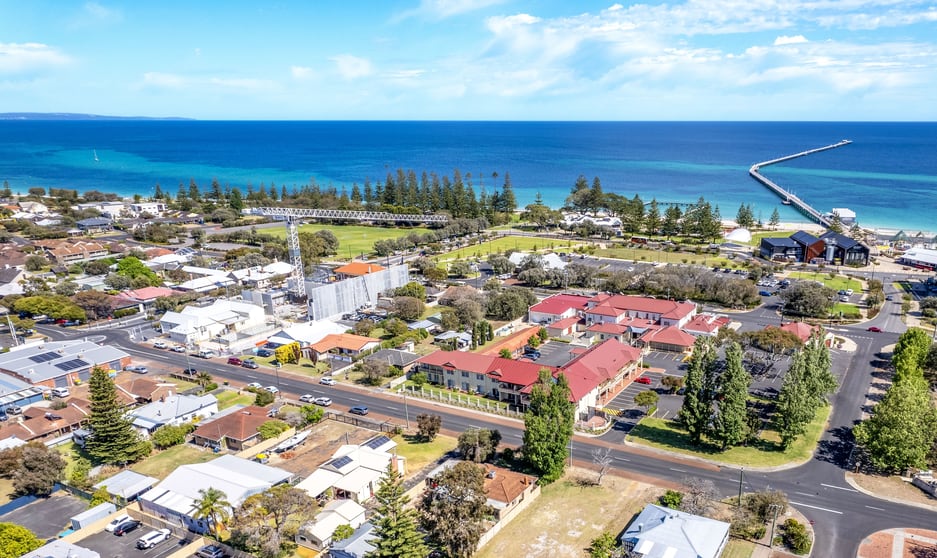 Click to view all images 2/62 Prince Street Busselton WA 6280 - Image 3