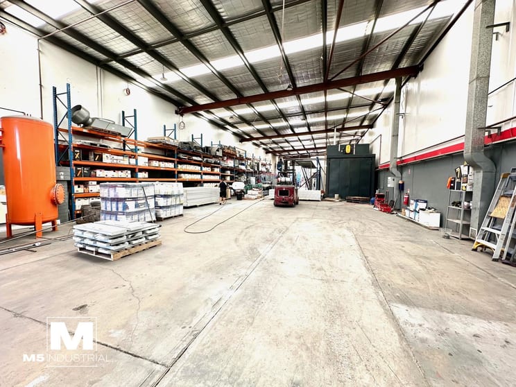 Click to view all images 3/5 Mitchell Road Moorebank NSW 2170 - Image 1