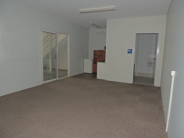 Click to view all images 4/2 Gateway Court Coomera QLD 4209 - Image 2