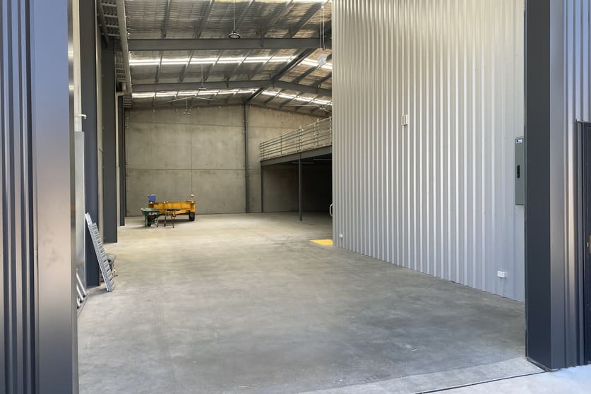 Click to view all images 2/18 Phillips Drive Kangaroo Flat VIC 3555 - Image 3