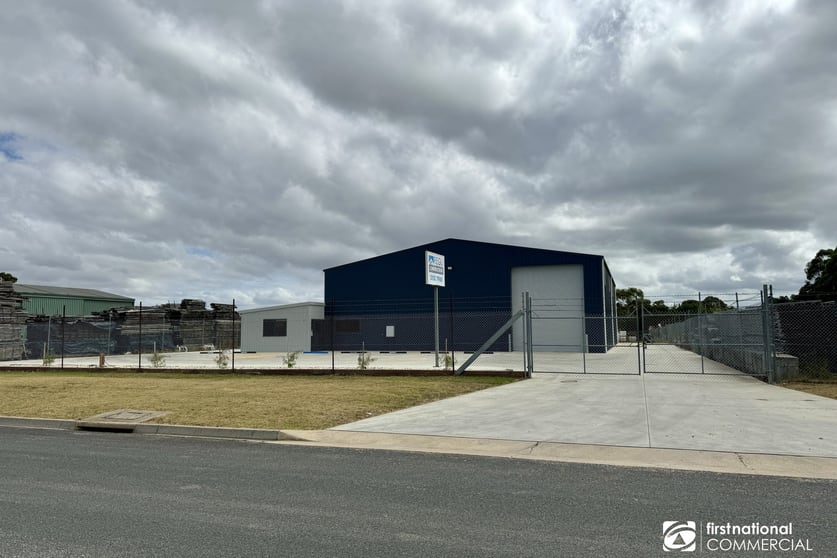 Click to view all images 29 Giles Street Bairnsdale VIC 3875 - Image 2